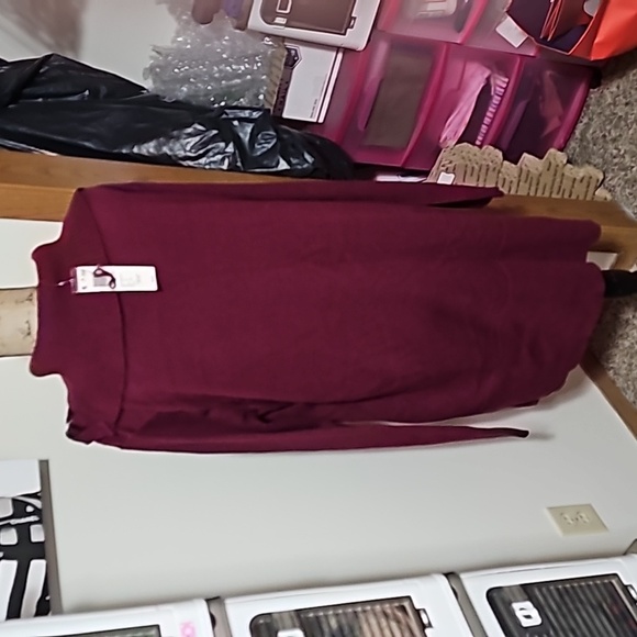 Nwt 3x maroon turtle neck. - Picture 4 of 5